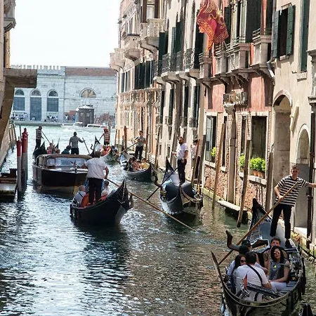 Ca' Xxii Marzo Boutique Appartement *