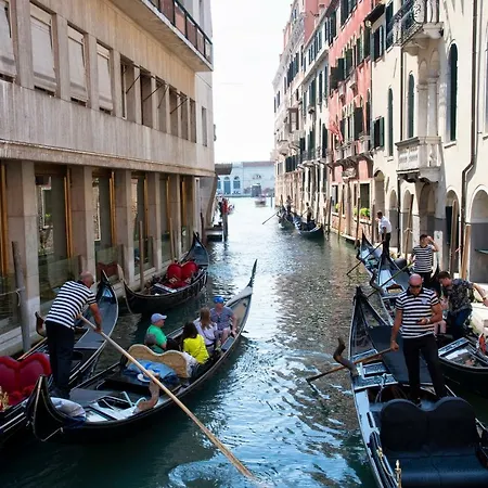 Ca' Xxii Marzo Boutique Appartement *